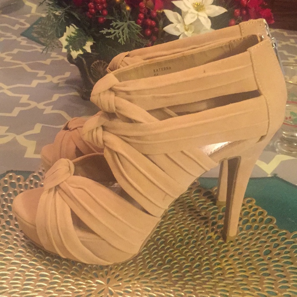 Never before worn 3 1/2 inch heels